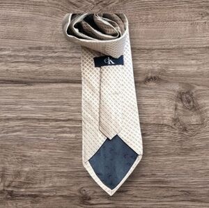 Calvin Klein Men's Tie dry clean only.